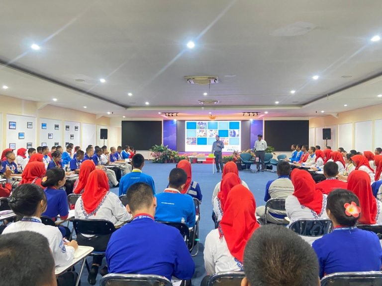 Pelatihan AED Bersama PT ALSOK Tingkatkan Kesiapsiagaan Siswa di SMK Mitra Industri MM2100